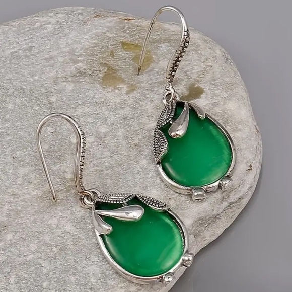 925 Sterling Silver Plated Green Synthetic Stone Drop Earrings - Picture 3 of 4